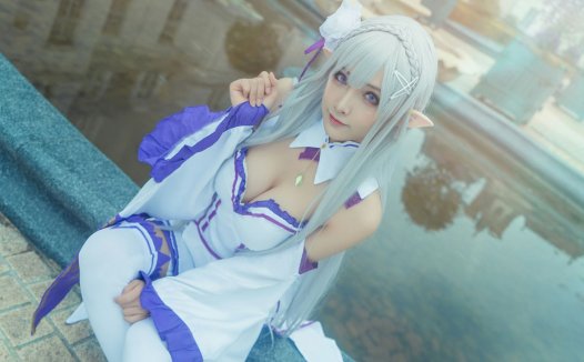 只是简言,“负重”前行的靓妹