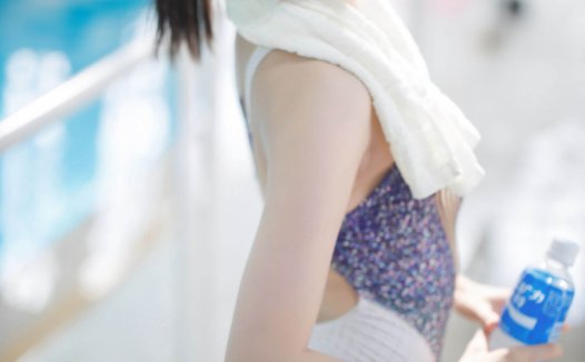 周叽是可爱兔兔最新竞泳，她是你的温暖的女友吗